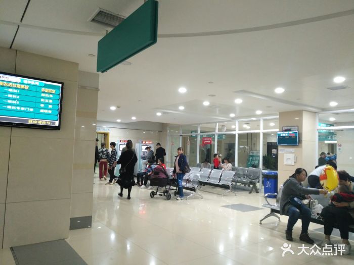 供卵试管婴儿移植一个月后可以染发吗？第二炮兵总医院开设中西医结合不孕不育门诊